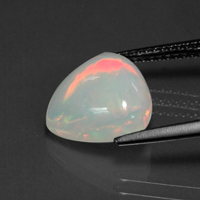 3.19カラットの天然マルチカラーオパール（12.6×11.3 mm・透明）