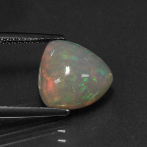 2.84カラットの天然マルチカラーオパール（10.8×10.5 mm・透明）