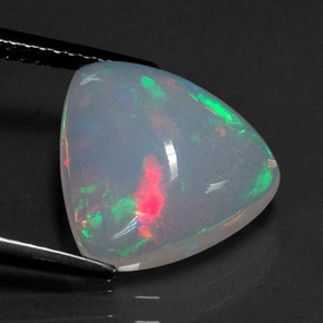 3.40カラットの天然マルチカラーオパール（13.1×12.6 mm・透明）