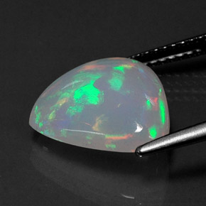 3.40カラットの天然マルチカラーオパール（13.1×12.6 mm・透明）