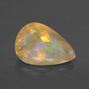 2.71カラットの天然マルチカラーオパール（13.4×9.1 mm・洋梨の形）