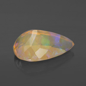 2.71カラットの天然マルチカラーオパール（13.4×9.1 mm・洋梨の形）