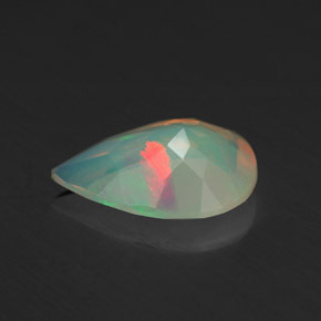 1.53カラットの天然マルチカラーオパール（11.8×8.1 mm・洋梨の形）