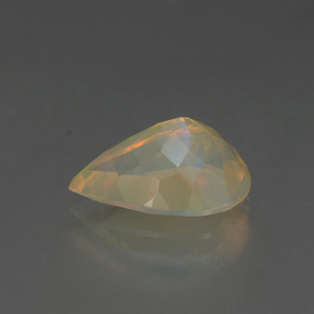 1.68カラットの天然マルチカラーオパール（11.6×8.3 mm・洋梨の形）