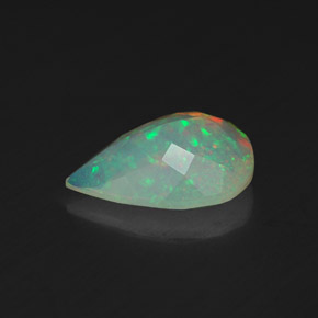 1.28カラットの天然マルチカラーオパール（11.1×8 mm・洋梨の形）