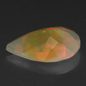 1.50カラットの天然マルチカラーオパール（12.2×8.2 mm・透明）