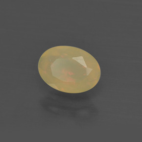0.48カラットの天然マルチカラーオパール（7.1×5.1 mm・オーバルカット）