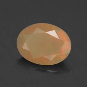 0.69カラットの天然マルチカラーオパール（8.2×6.2 mm・オーバルカット）