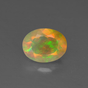 0.81カラットの天然マルチカラーオパール（7.8×6 mm・透明）