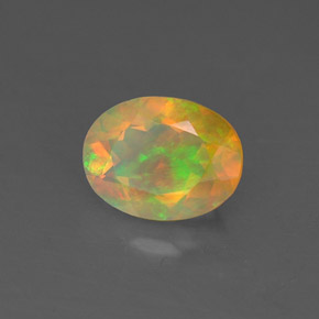0.81カラットの天然マルチカラーオパール（7.8×6 mm・透明）