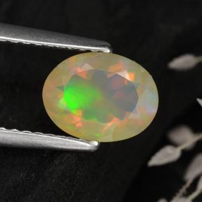 0.75カラットの天然マルチカラーオパール（8.1×6.3 mm・オーバルカット）
