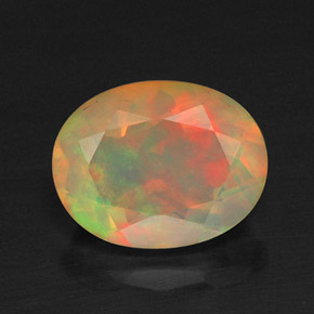 1.20カラットの天然マルチカラーオパール（8.9×7 mm・透明）