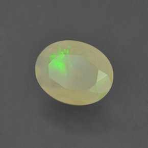 0.93カラットの天然マルチカラーオパール（9×7.1 mm・オーバルカット）