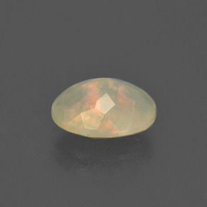 1.20カラットの天然マルチカラーオパール（9.1×7.1 mm・オーバルカット）