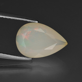 1.65カラットの天然マルチカラーオパール（12×8.1 mm・洋梨の形）