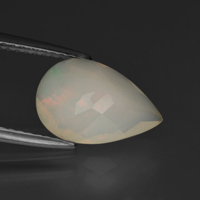 1.65カラットの天然マルチカラーオパール（12×8.1 mm・洋梨の形）