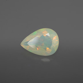 1.77カラットの天然マルチカラーオパール（11.7×8.3 mm・透明）