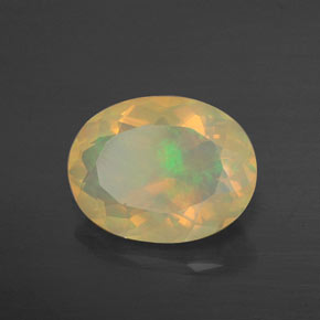 2.31カラットの天然マルチカラーオパール（11.9×9.1 mm・透明）