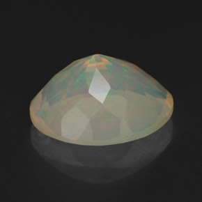 2.30カラットの天然マルチカラーオパール（11.1×9.1 mm・透明）