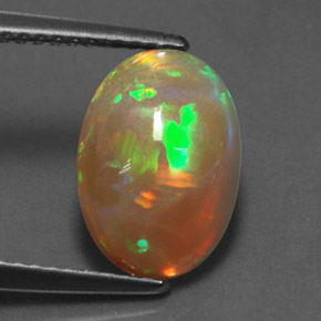 2.23カラットの天然マルチカラーオパール（11.6×8.4 mm・オーバルカット）