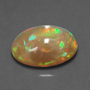 2.23カラットの天然マルチカラーオパール（11.6×8.4 mm・オーバルカット）