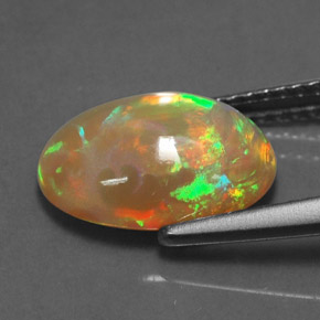 2.23カラットの天然マルチカラーオパール（11.6×8.4 mm・オーバルカット）