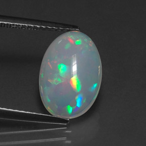 2.12カラットの天然マルチカラーオパール（13×8.9 mm・透明）