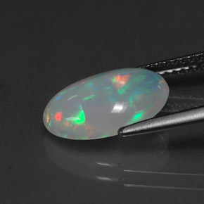 2.12カラットの天然マルチカラーオパール（13×8.9 mm・透明）