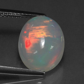 3.04カラットの天然マルチカラーオパール（13×9.9 mm・透明）