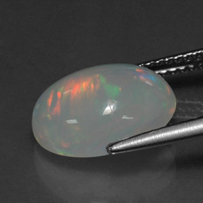 3.04カラットの天然マルチカラーオパール（13×9.9 mm・透明）