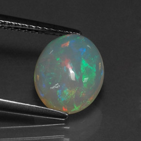 1.88カラットの天然マルチカラーオパール（10.6×8.5 mm・透明）