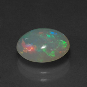 1.88カラットの天然マルチカラーオパール（10.6×8.5 mm・透明）
