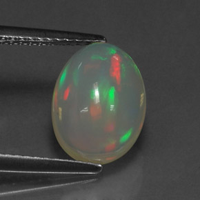 2.33カラットの天然マルチカラーオパール（11.2×8.4 mm・透明）