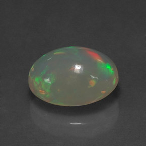 2.33カラットの天然マルチカラーオパール（11.2×8.4 mm・透明）