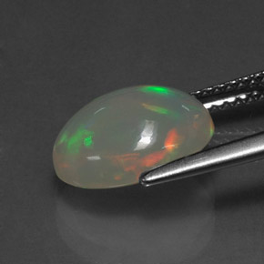 2.33カラットの天然マルチカラーオパール（11.2×8.4 mm・透明）