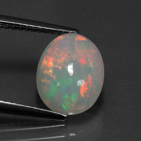 2.01カラットの天然マルチカラーオパール（11.1×8.8 mm・透明）