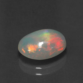2.01カラットの天然マルチカラーオパール（11.1×8.8 mm・透明）