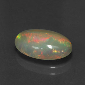 2.04カラットの天然マルチカラーオパール（13×8.6 mm・オーバルカット）