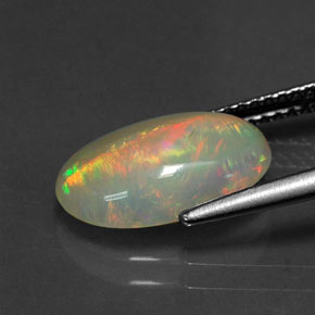 2.04カラットの天然マルチカラーオパール（13×8.6 mm・オーバルカット）