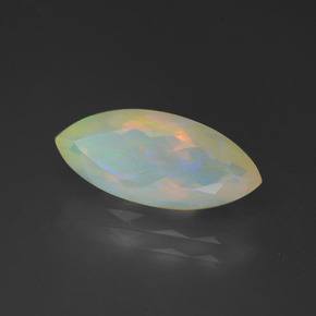 2.16カラットの天然マルチカラーオパール（15.8×7 mm・マーキス）