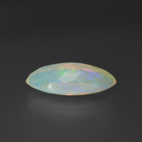 2.16カラットの天然マルチカラーオパール（15.8×7 mm・マーキス）