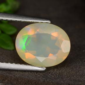 1.69カラットの天然マルチカラーオパール（10.2×8.1 mm・オーバルカット）