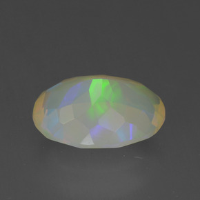 1.64カラットの天然マルチカラーオパール（10.6×7.8 mm・オーバルカット）