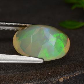 1.60カラットの天然イエローオパール（10.1×8.1 mm・オーバルカット）
