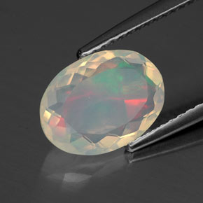 1.54カラットの天然マルチカラーオパール（10.8×7.8 mm・オーバルカット）