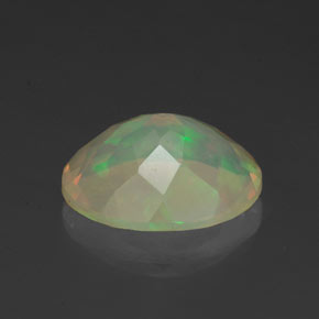 1.37カラットの天然マルチカラーオパール（10×8.1 mm・オーバルカット）