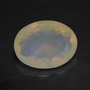 2.28カラットの天然マルチカラーオパール（12.2×9.2 mm・オーバルカット）