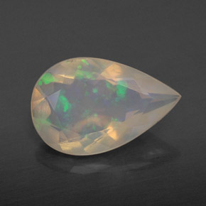 1.60カラットの天然マルチカラーオパール（12.3×8 mm・透明）