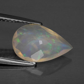 1.60カラットの天然マルチカラーオパール（12.3×8 mm・透明）