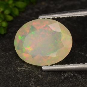 1.35カラットの天然マルチカラーオパール（10×8 mm・透明）